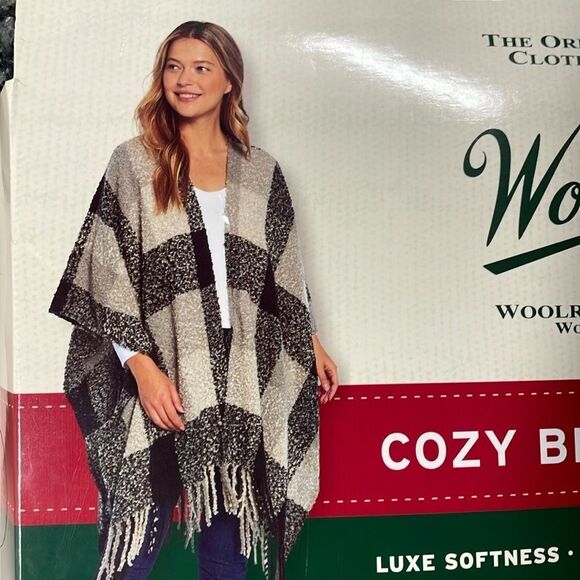 New Unused Woolrich Cozy Blanket Wrap- black/gray - Picture 2 of 4